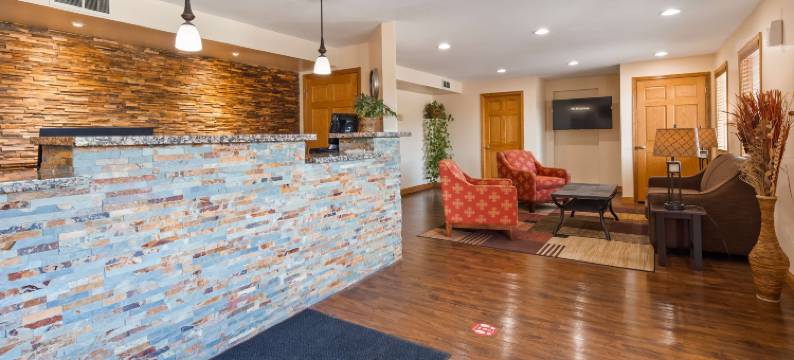 斯特吉斯小屋及套房酒店(Sturgis Lodge and Suites)图片