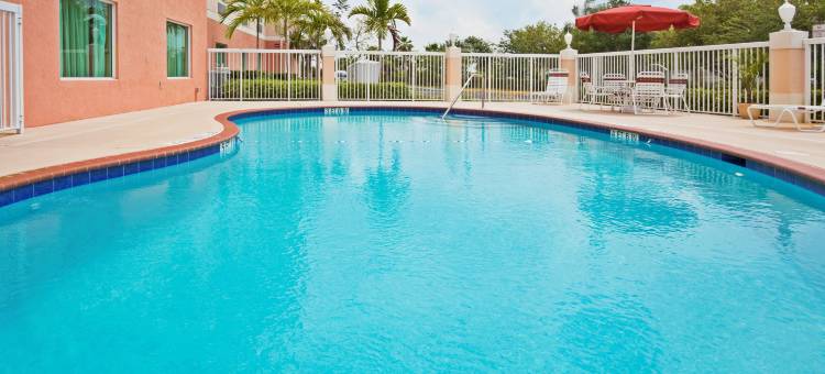 智选假日套房酒店彭布罗克派恩斯谢里登街(Holiday Inn Express & Suites Pembroke Pines-Sheridan ST)图片