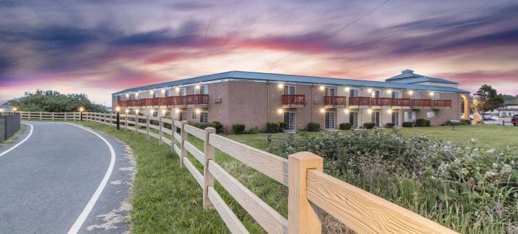 新月市红木海岸品质套房酒店(Quality Inn & Suites Crescent City Redwood Coast)图片