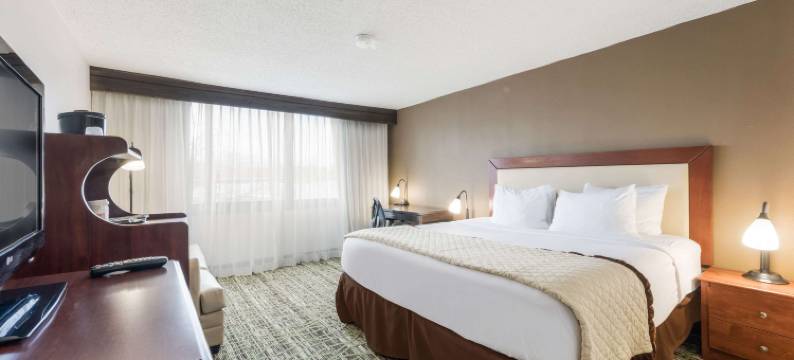 Clarion Hotel & Suites Mount Laurel图片