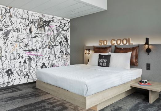 Moxy Duesseldorf City Hotel Overview