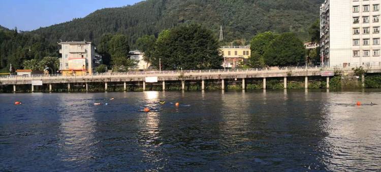 星语公寓温馨时尚近云门寺温泉高速(鹰峰东路分店)图片