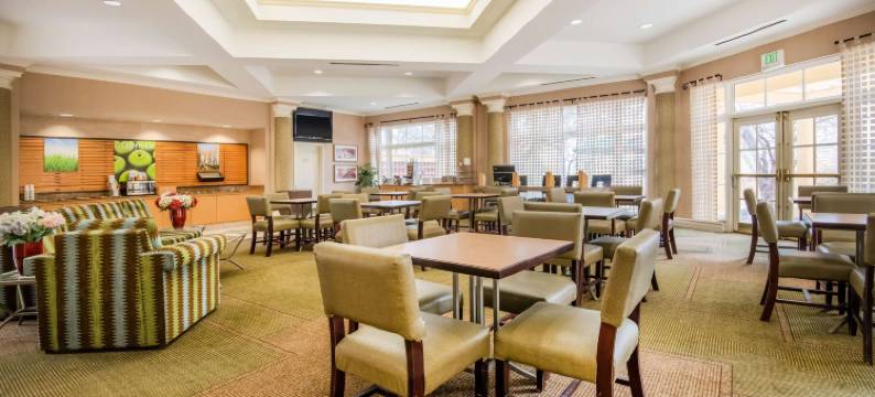 科罗拉多斯普林斯南机场拉昆塔温德姆套房酒店(La Quinta Inn & Suites by Wyndham Colorado Springs South AP)图片