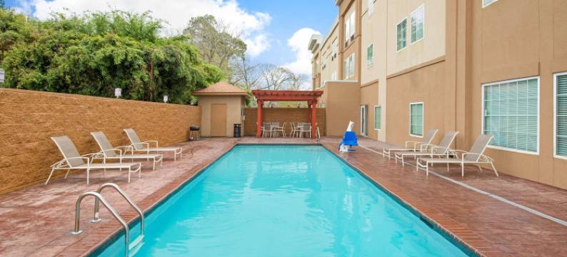 查尔斯湖西湖拉昆塔温德姆套房酒店(La Quinta Inn & Suites by Wyndham Lake Charles - Westlake)图片