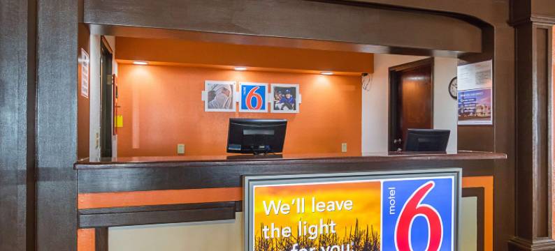 6号汽车旅馆十字路口购物中心 - 滑铁卢 - 雪松瀑布(Motel 6 Waterloo, IA - Crossroads Mall - Cedar Falls)图片