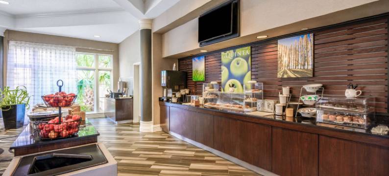 默特尔比奇百老汇区拉昆塔温德姆套房酒店(La Quinta Inn & Suites by Wyndham Myrtle Beach Broadway Area)图片