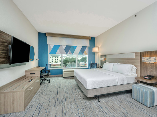 查尔斯顿机场-会展中心智选假日套房酒店