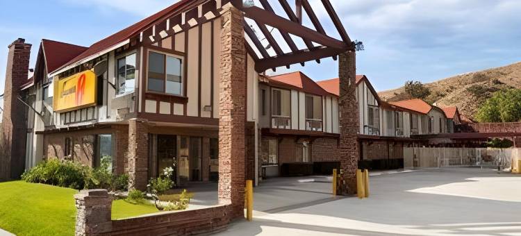 圣塔克拉利塔-瓦伦西亚速8酒店(Super 8 by Wyndham Santa Clarita/Valencia)图片