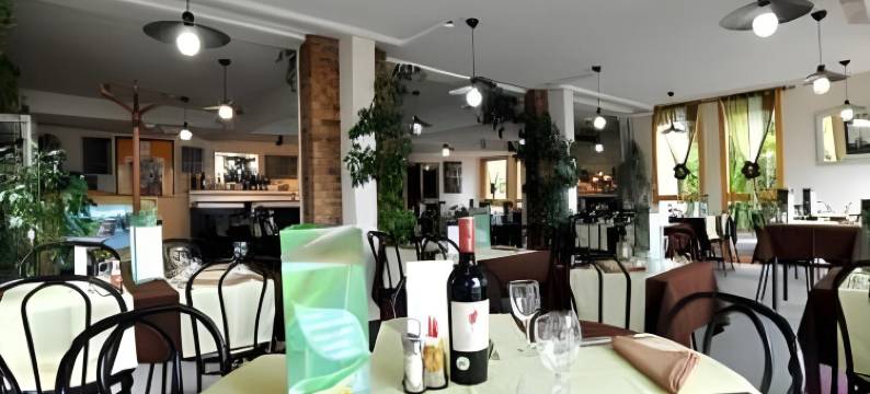 宜必思快捷克莱蒙费朗兰德布雷泽机场酒店(Ibis Budget Clermont-Ferrand le Brézet Aéroport)图片