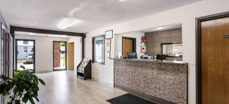 锡达拉皮兹罗德威酒店(Rodeway Inn)图片