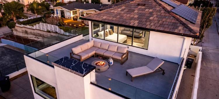 Newly Remodeled Mansion with Breathtaking 300° Views! AC, Parking, Spacious!图片