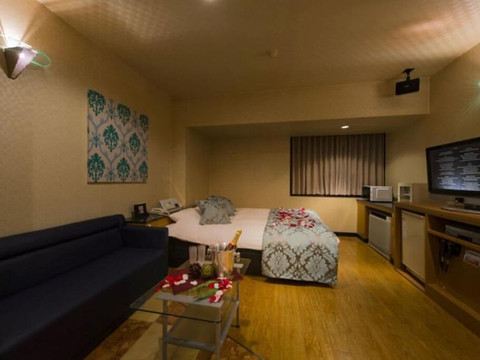 里斯泰鹤岛 - 限成人