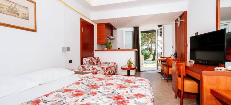 扎顿度假村的公寓带泳池(Apartments in Zaton Holiday Resort with Pool)图片