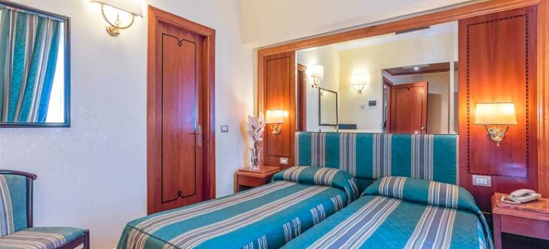 莱克斯雷利酒店(Raeli Hotel Lux)图片