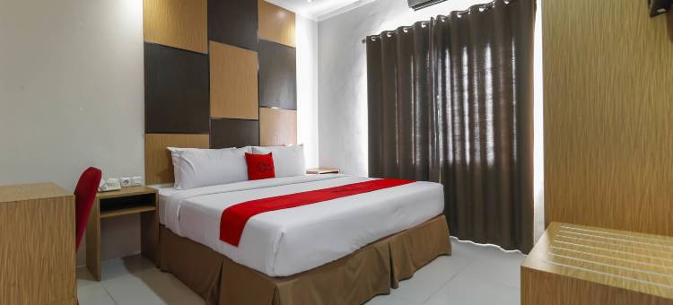 瑞德多兹普拉斯酒店 - 近罗萨里海滩(RedDoorz Plus near Pantai Losari)图片