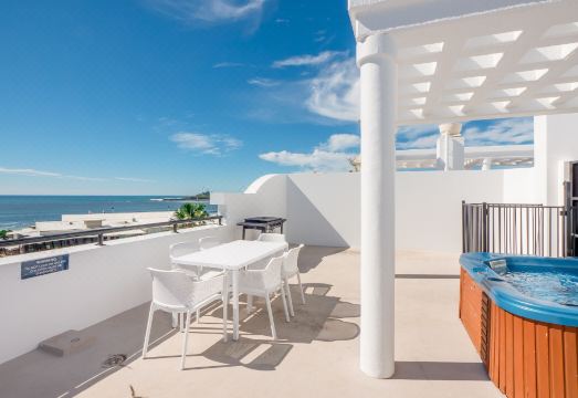 Aegean Mooloolaba Hotel Overview