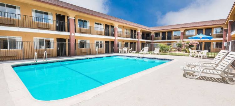 米德韦斯特城速8酒店(Super 8 by Wyndham Midwest City OK)图片