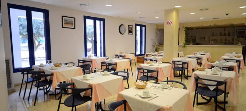 奥克塔维亚卡达克斯酒店(Hotel Octavia)图片