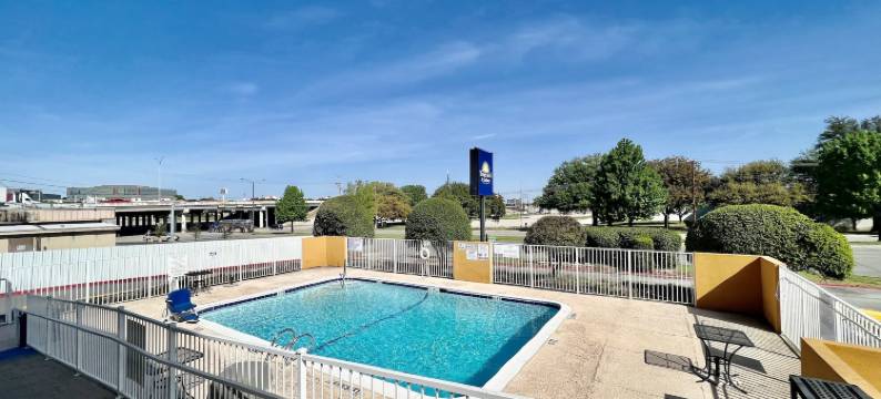 阿林顿六旗附近温德姆戴斯套房酒店(Days Inn & Suites by Wyndham Arlington Near Six Flags)图片