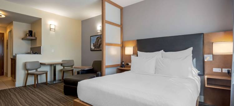 锯岭贝斯特韦斯特优质套房酒店(Best Western Plus Sawridge Suites)图片