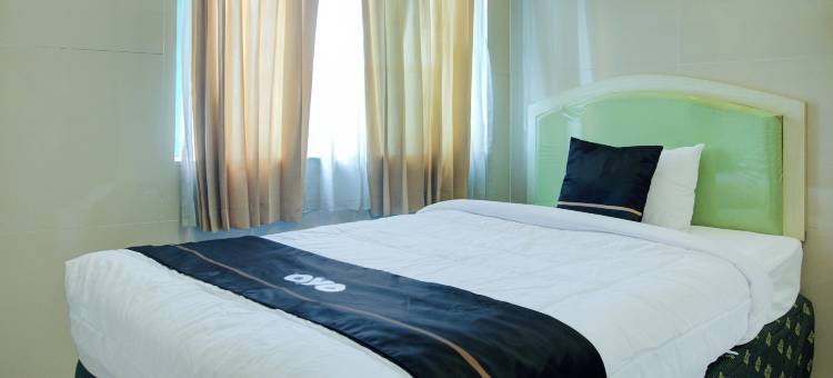 橡树镇帕伦邦酒店靠近安培拉大桥原阿祖拉酒店(Townhouse Oak Palembang Near Jembatan Ampera Formerly Azzura Hotel)图片