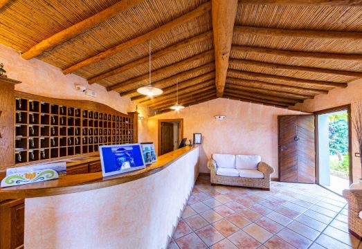 Hotel l'Esagono Hotel Overview