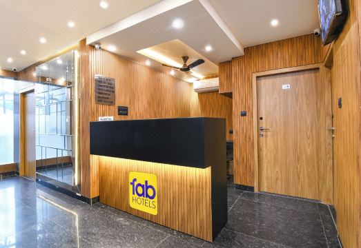 FabHotel Leela Inn - Nr Park Circus 7 Point Hotel Overview