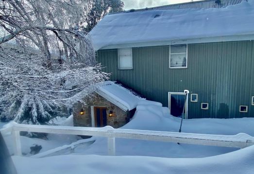 Feathertop Alpine Lodge Hotel Overview