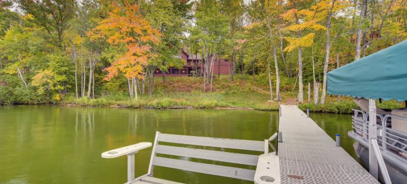 湖畔威斯康辛小木屋配有船坞！(Lakefront Wisconsin Cabin with Boat Dock!)图片