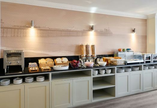 Four Points flex by Sheraton Brighton Hotel Overview