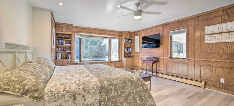 两个起居区，网球！滨水萨顿斯湾瑰宝(2 Living Areas, Tennis! Waterfront Suttons Bay Gem)图片