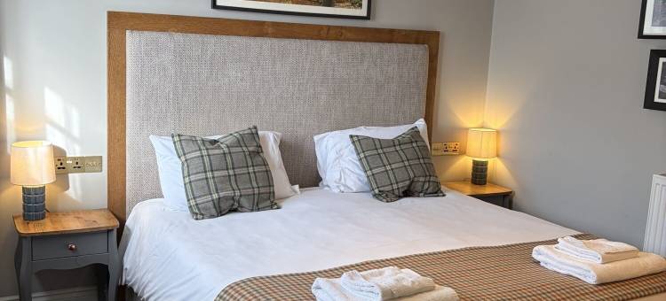 瓦尔汉普顿阿尔姆斯酒店(The Walhampton Arms)图片