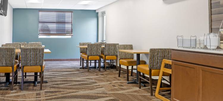 比赛勒斯北红狮酒店及套房(Red Lion Inn & Suites Bucyrus North)图片