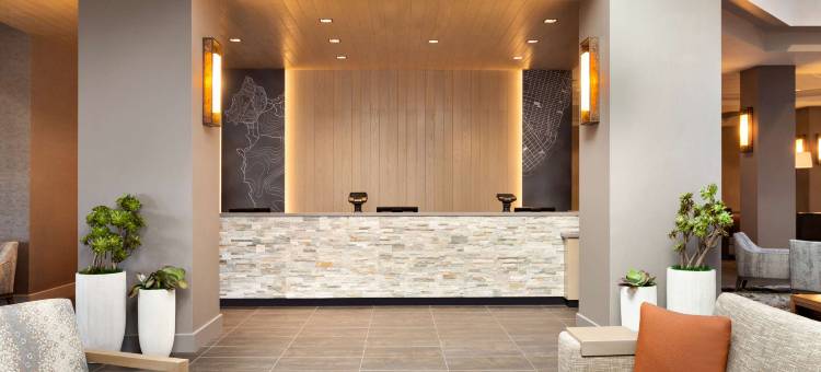 蒙特雷湾海滨希尔顿大使套房酒店(Embassy Suites by Hilton Monterey Bay Seaside)图片