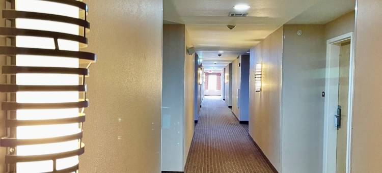 蒙茅斯章克申红地毯旅店及套房酒店(Red Carpet Inn and Suites Monmouth Junction)图片