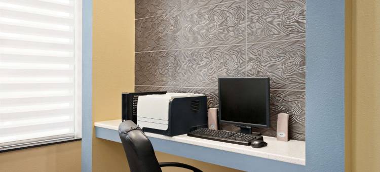 伦纳德堡-圣罗伯特呗盟套房酒店(Baymont by Wyndham Ft. Leonard/Saint Robert)图片