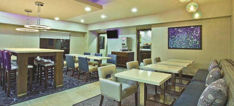 费尔伯恩赖特帕特森拉昆塔温德姆套房酒店(La Quinta Inn & Suites by Wyndham Fairborn Wright-Patterson)图片