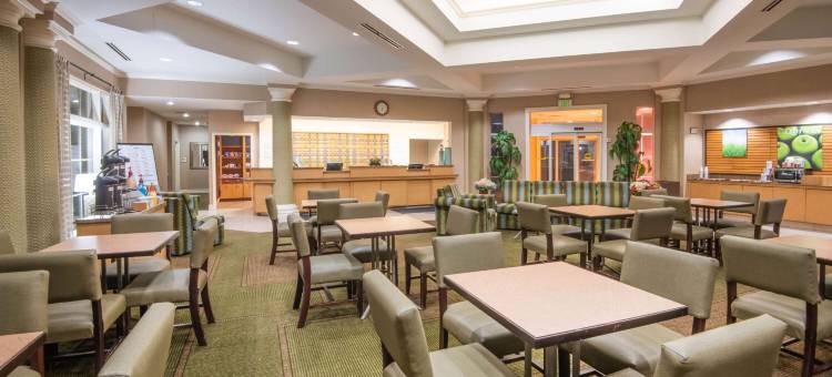 科罗拉多斯普林斯南机场拉昆塔温德姆套房酒店(La Quinta Inn & Suites by Wyndham Colorado Springs South AP)图片