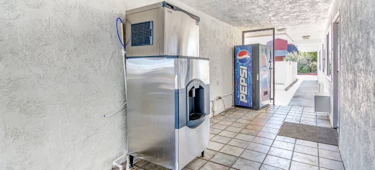 斯托克顿宪章路西6号汽车旅馆(Motel 6 Stockton, CA - Charter Way West)图片