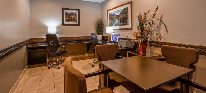 西锡安贝斯特韦斯特优质酒店(Best Western Plus Zion West Hotel)图片