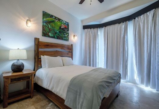 Diamante Beachfront Suites 钻石海滨套房(Diamante Beachfront Suites) Hotel Overview