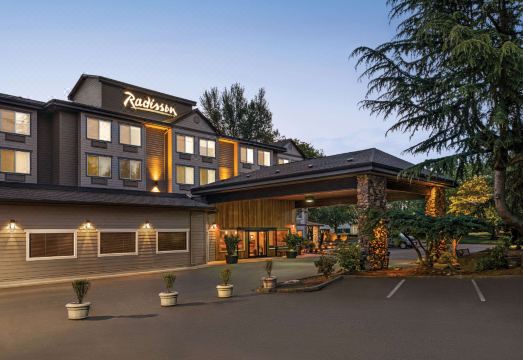 Radisson Hotel Portland Airport Over view