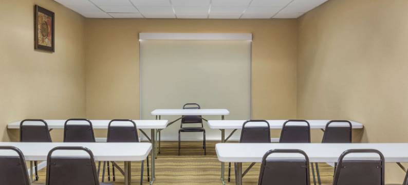 威尔逊凯-I-95富套房酒店(Comfort Suites Wilson - I - 95)图片