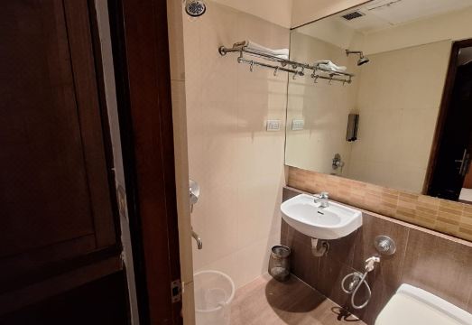 Southern Regency Hotel Overview