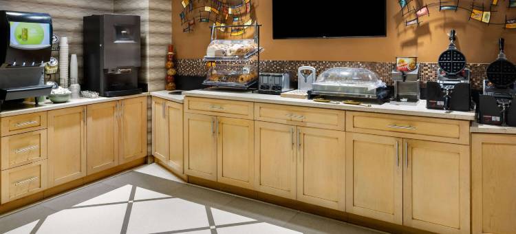 布朗克斯华美达酒店(Ramada by Wyndham Bronx)图片