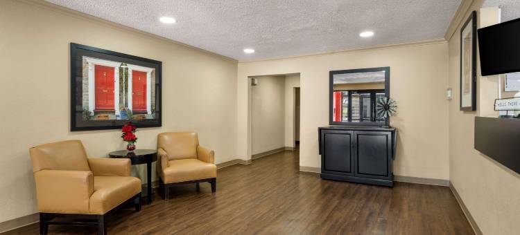 休斯顿北 I-45 郊区套房酒店(Suburban Studios Houston North I-45)图片