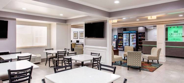 近奥特莱斯的默特尔比奇品质酒店及套房(Quality Inn & Suites Myrtle Beach Near Outlets)图片