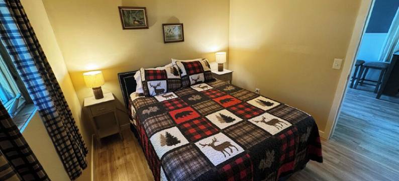 Cozy lakefront home on Dowling Lake, Superior WI. Private dock w/Kayaks.图片