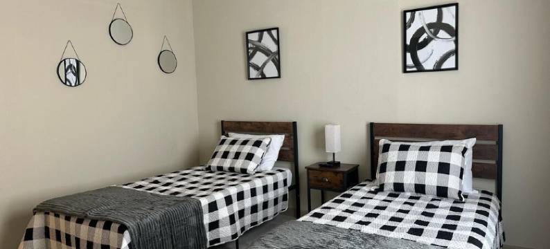 Cozy 3-bedroom townhome, best location in North Laredo. Sleeps 6-8.图片