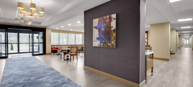 伯明翰科洛纳德路280号欢朋酒店(Hampton Inn Birmingham-Colonnade 280)图片